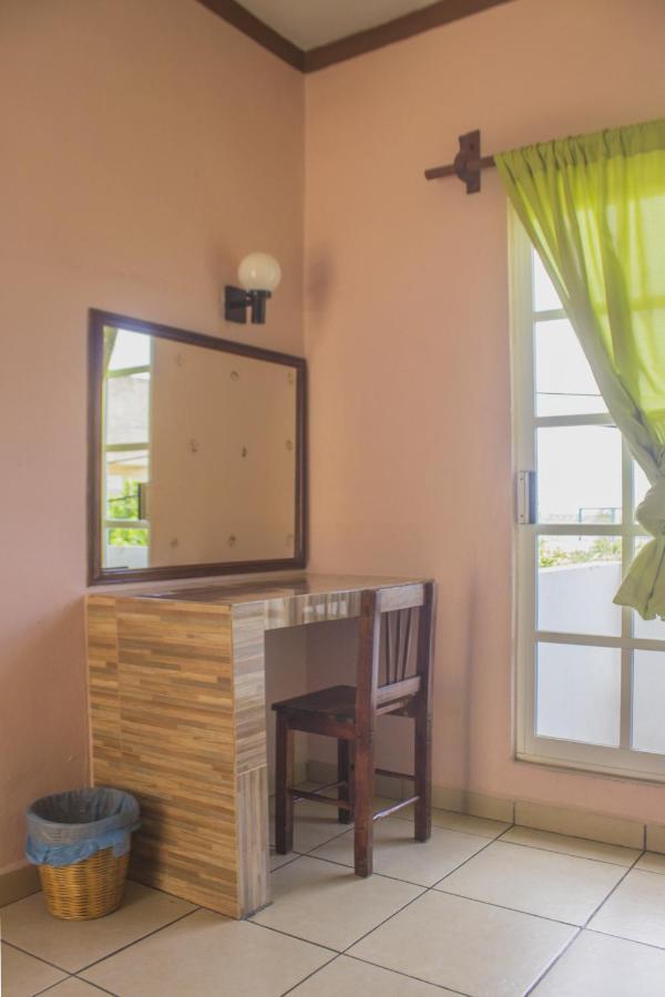 Hotel Casa Juanita Пуерто Ескондидо Екстериор снимка