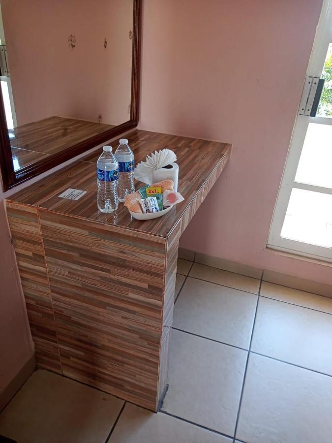 Hotel Casa Juanita Пуерто Ескондидо Екстериор снимка