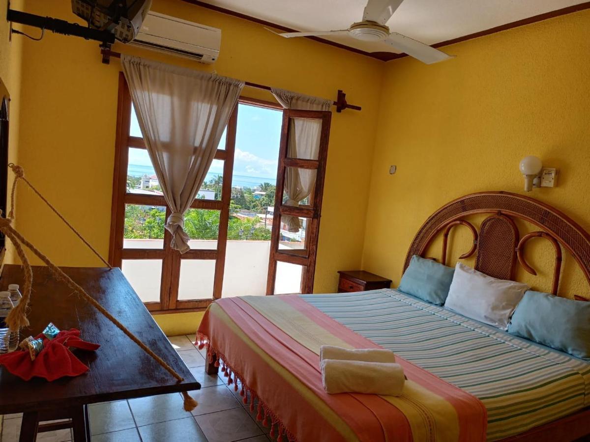 Hotel Casa Juanita Пуерто Ескондидо Екстериор снимка