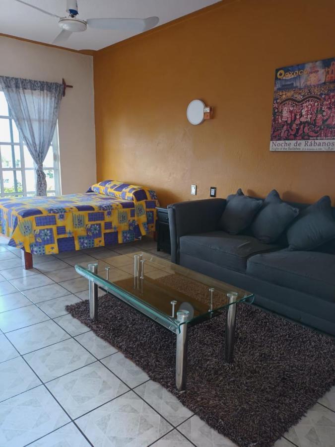 Hotel Casa Juanita Пуерто Ескондидо Екстериор снимка