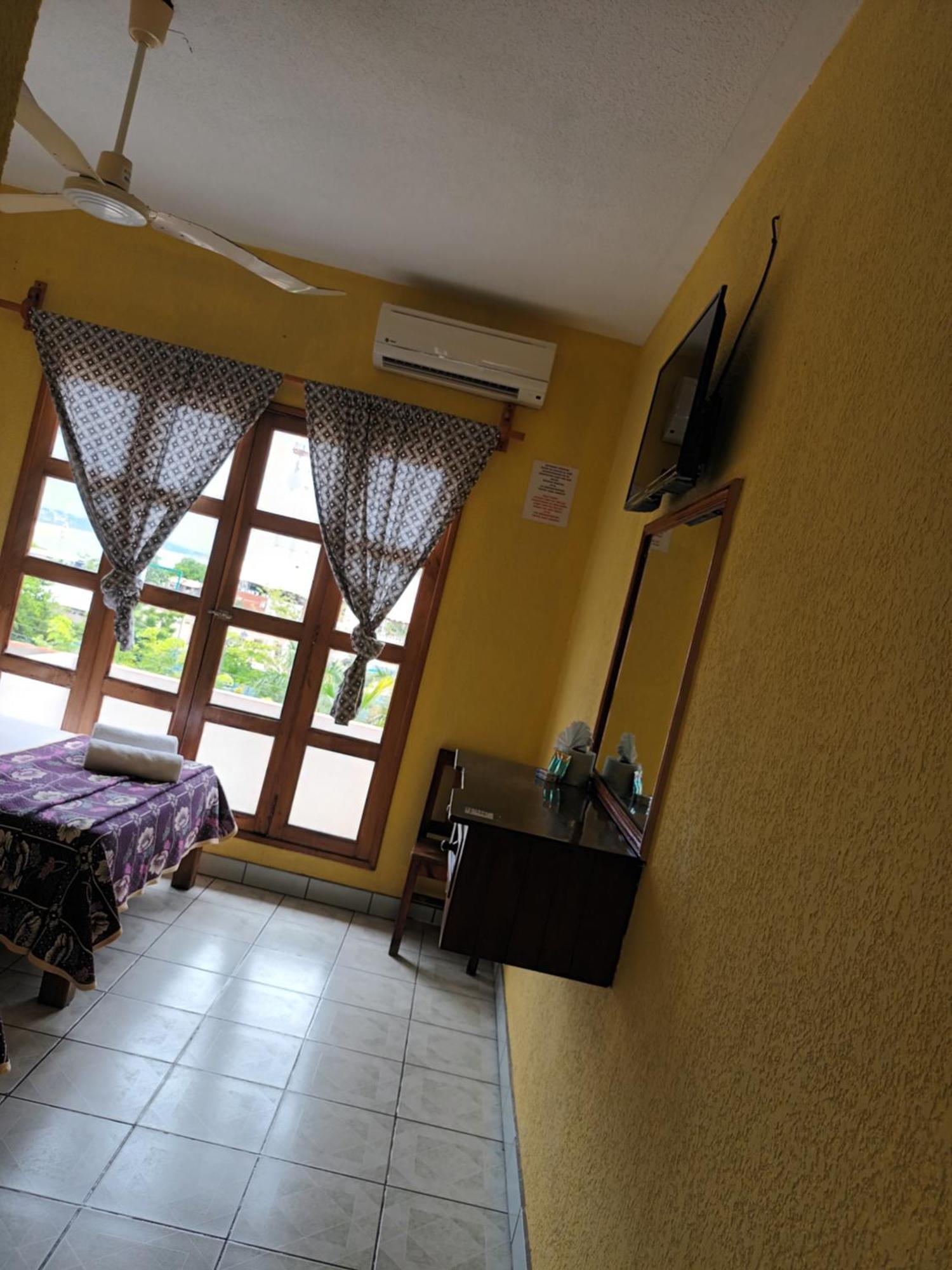 Hotel Casa Juanita Пуерто Ескондидо Екстериор снимка